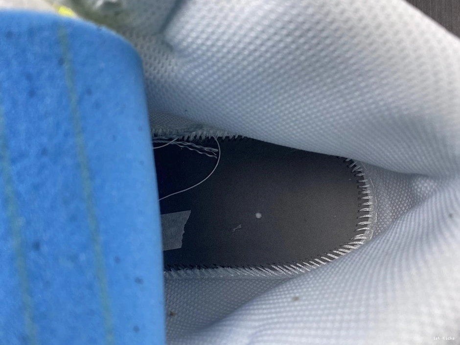 Jordan (W) - Mid Yellow SE Voltage 1 DB2822-107 1102